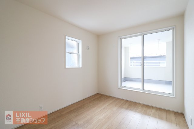 【子供部屋】現地完成写真。お子様の成長を見守るお部屋♪採光窓も2箇所あり、換気もしやすく風通しの良いお部屋です。