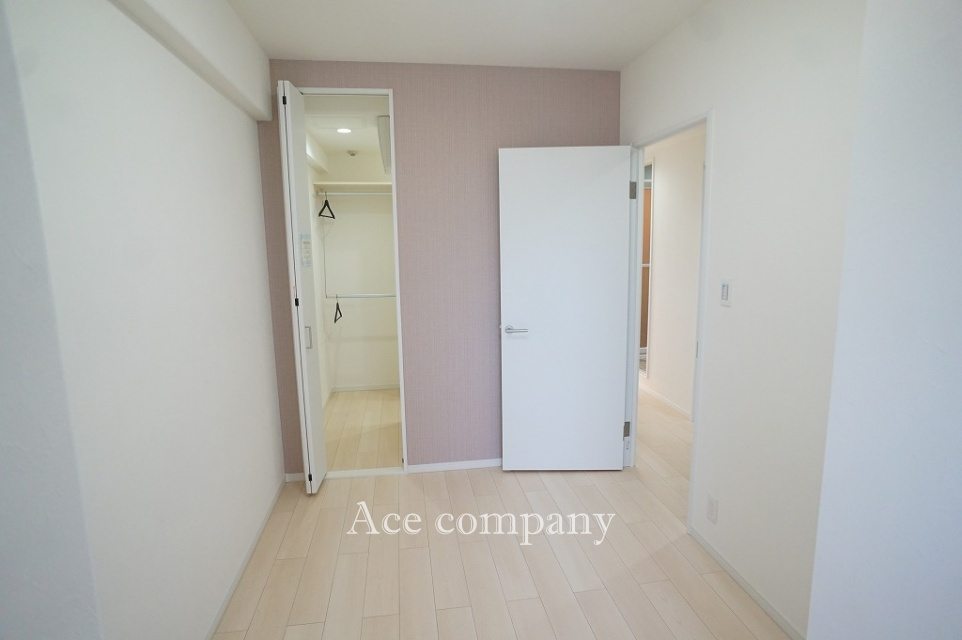 【洋室4.6帖】ウォークインクローゼット付きのお部屋です♪　