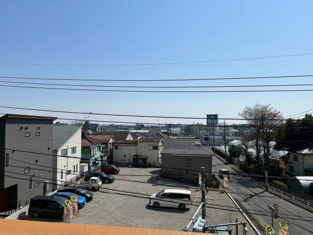 遠くまで見渡せる開放感のある眺望、ワイドな2面バルコニー