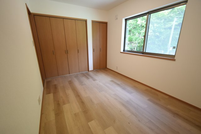 1階洋室です♪　リビング横にありますので、客間としてもお使いいただけます♪