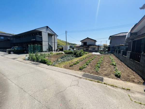 【甲府市大手2丁目　売地の前面道路含む現地写真】