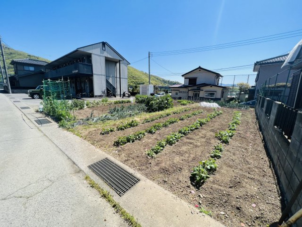 【甲府市大手2丁目　売地の前面道路含む現地写真】