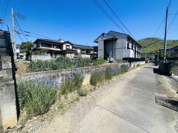 【甲府市大手2丁目　売地の前面道路含む現地写真】