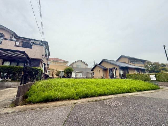 JR武蔵野線「吉川」駅まで徒歩30分です。建築条件なし売地の為どなたでも建築可能です。是非現地ご覧ください♪