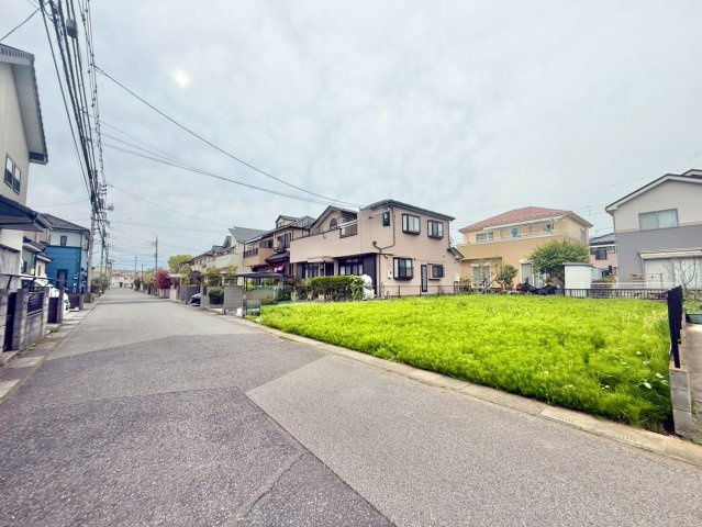 JR武蔵野線「吉川」駅まで徒歩30分です。建築条件なし売地の為どなたでも建築可能です。是非現地ご覧ください♪