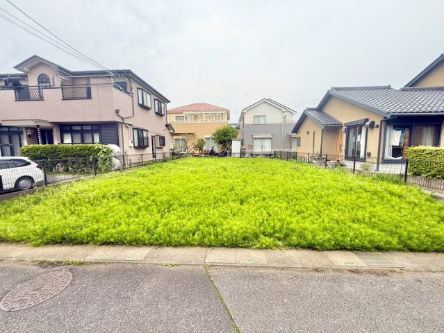 JR武蔵野線「吉川」駅まで徒歩30分です。建築条件なし売地の為どなたでも建築可能です。是非現地ご覧ください♪
