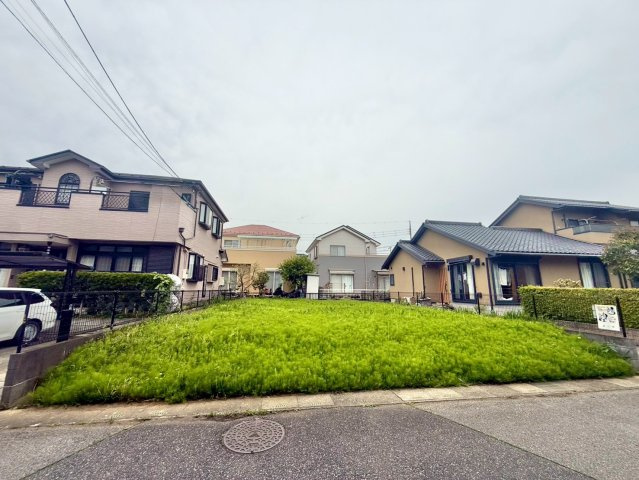 JR武蔵野線「吉川」駅まで徒歩30分です。建築条件なし売地の為どなたでも建築可能です。是非現地ご覧ください♪