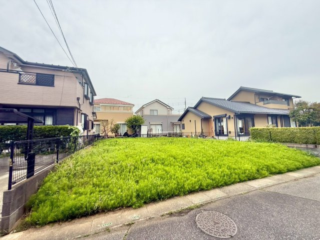 JR武蔵野線「吉川」駅まで徒歩30分です。建築条件なし売地の為どなたでも建築可能です。是非現地ご覧ください♪