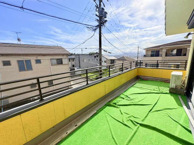 2階のワイドバルコニーはこの物件の一番のおすすめポイントです。