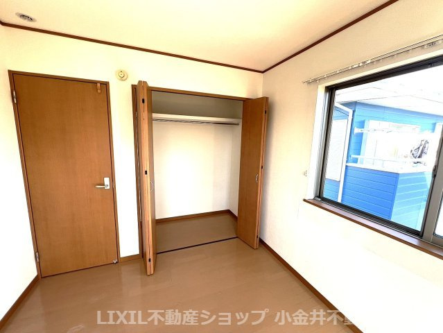 東側の洋室