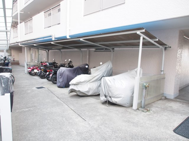 【バイク置き場】