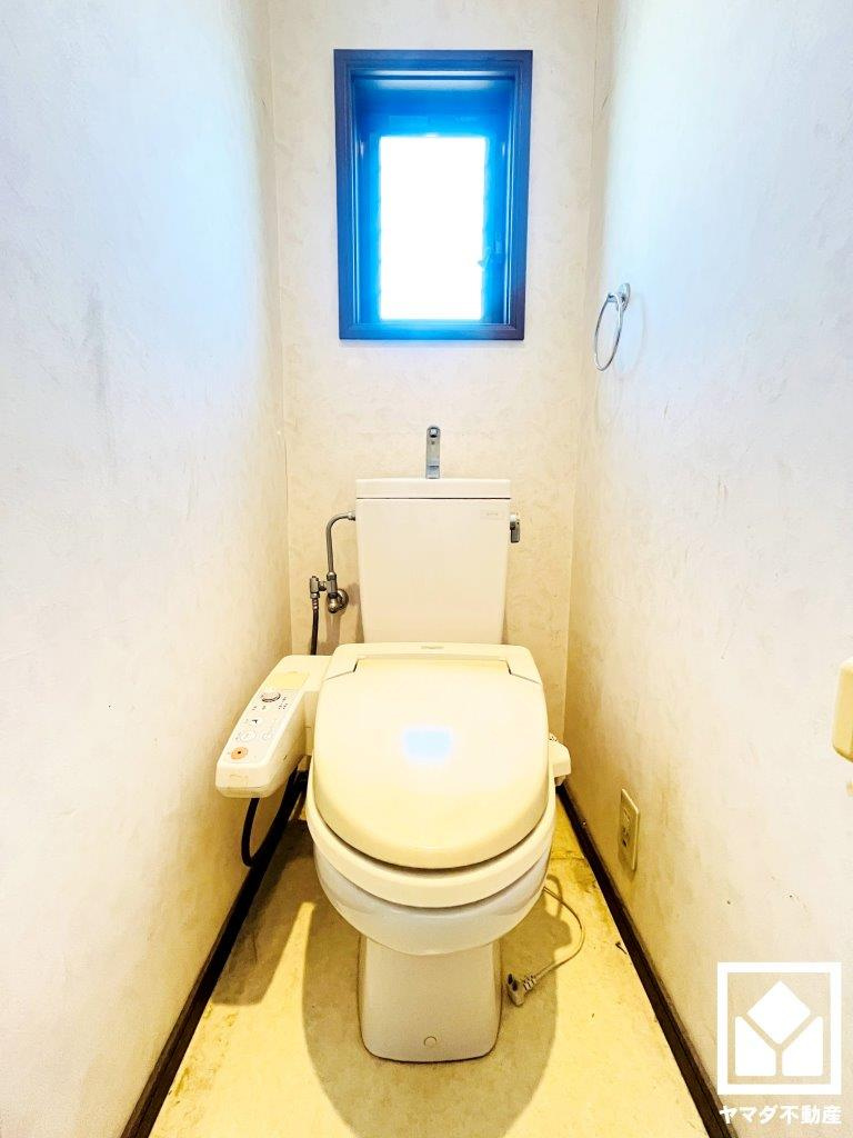 明るく清潔感溢れるトイレです。