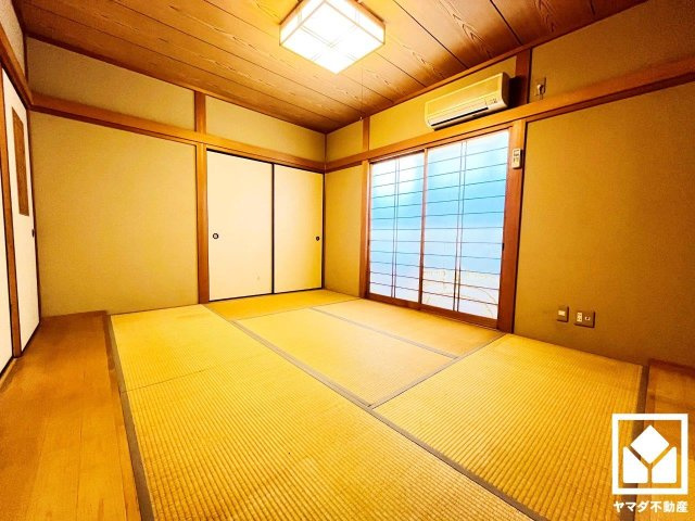 玄関からリビングを通ることなく和室に入ることができるので、客間としても使うことができます。
