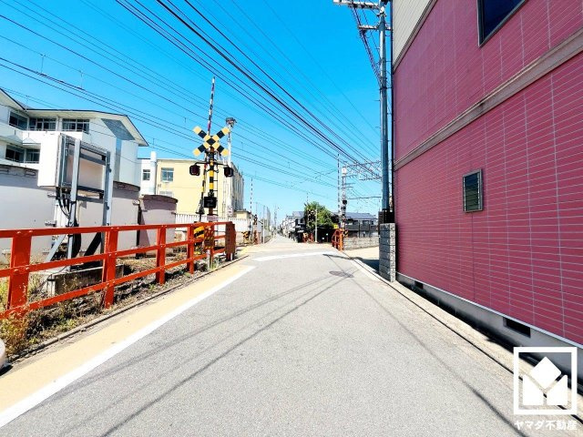 お買い物施設が徒歩圏内に複数あり、便利な住環境です。