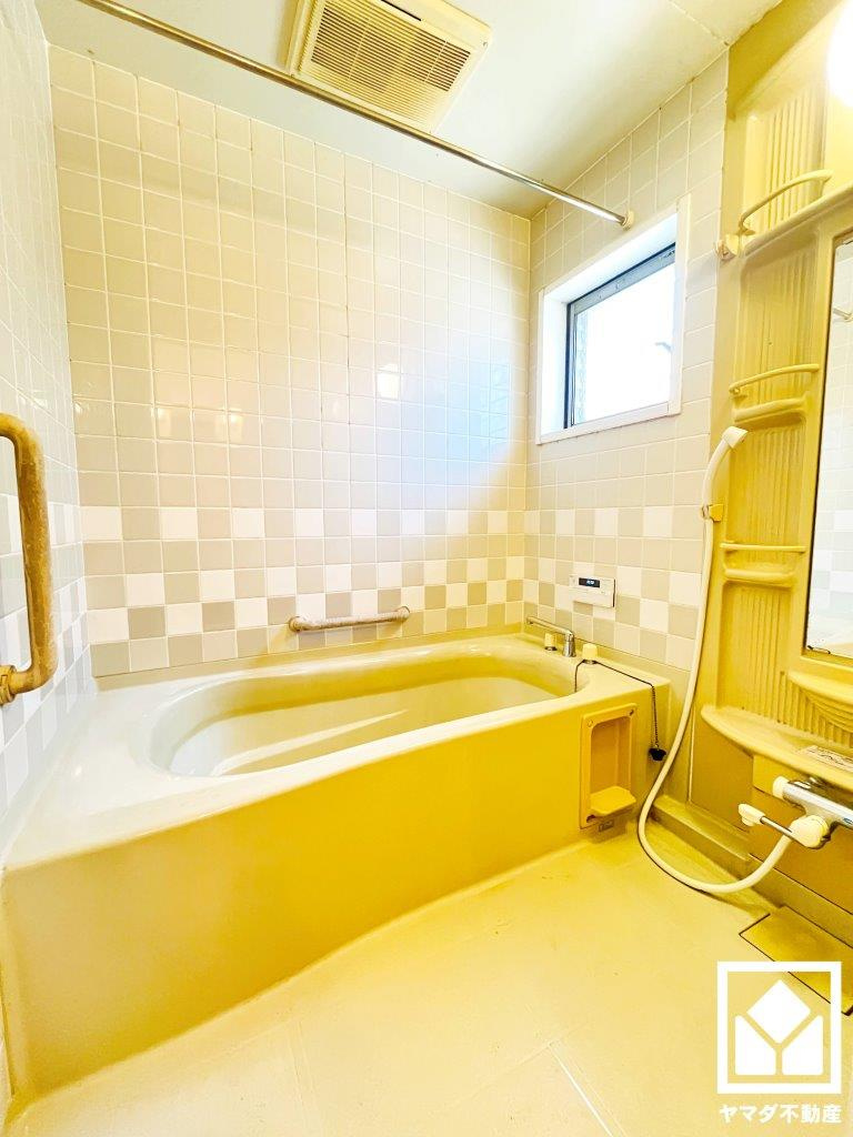 小窓が付いているので、こもりがちな湿気もすぐ取り除くことができます。