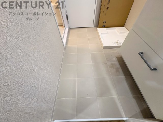 衣服の収納や脱ぎ着や整理整頓がしやすく、湿った衣類を乾燥させるスペースがありカビや臭いの発生を防ぎます。床の汚れを他の部屋に持ち込まず清潔を保つことができます。また快適な入浴環境の整備にも役立ちます。