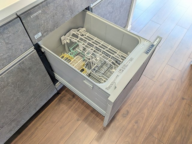 ～食洗機付き　食事後の食器洗いはお任せ、家族でゆっくりとくつろげます～