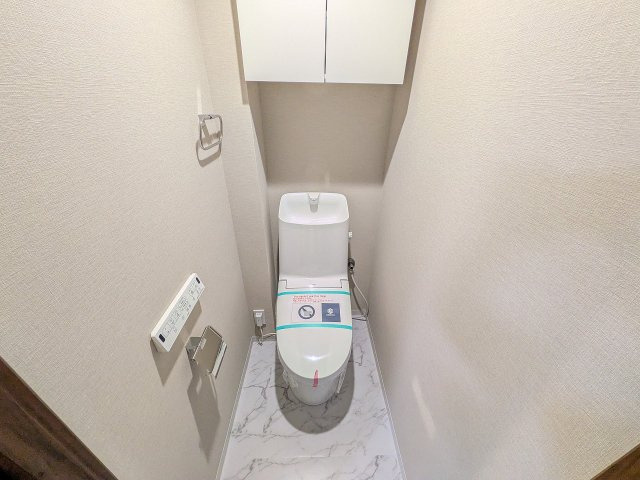 ～新規交換済、暖房温水洗浄機能付きトイレ　冬場は特に嬉しい機能ですね～