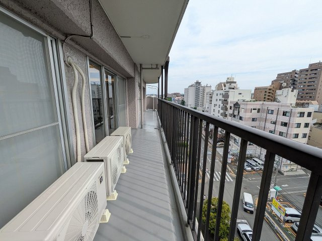 ～LDK＋3部屋から出入り可能なバルコニー～