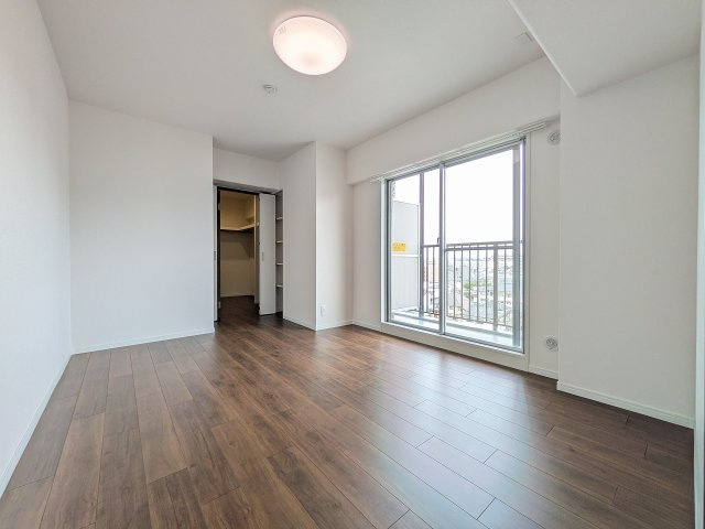 ～奥にウォークインクローゼットのあるお部屋です～