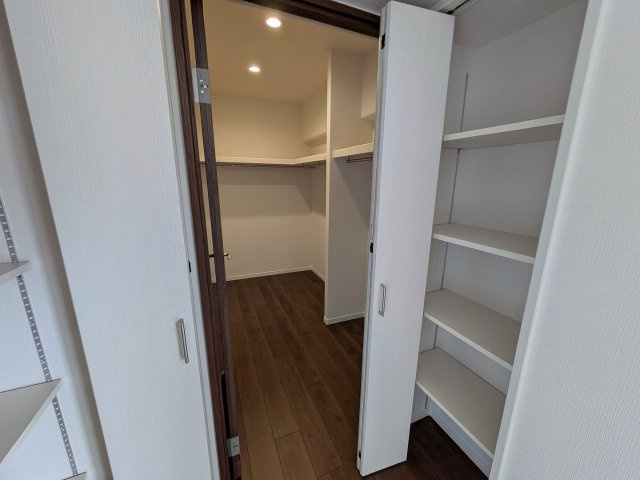 ～ウォークインクローゼットでお荷物がスッキリ収まります～