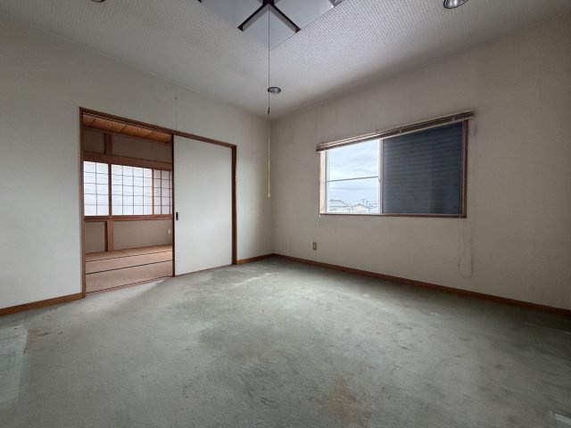 3階リビング。隣接する居室との間には引き戸があります