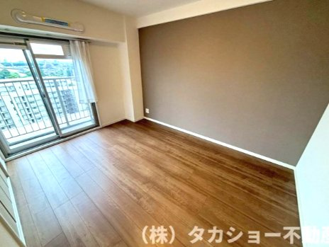 コンパクトで使いやすい洋室です