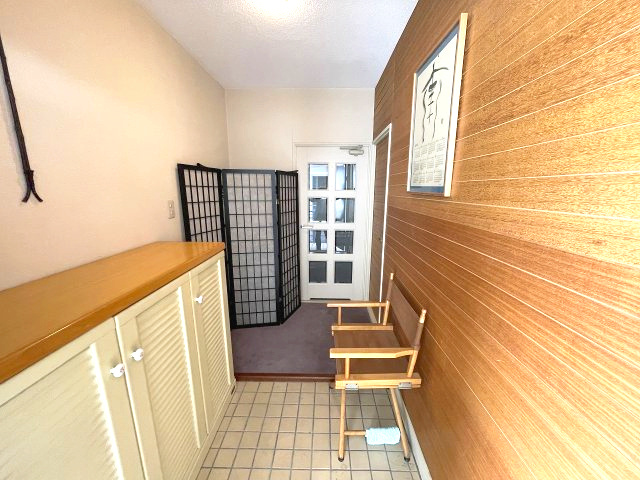 住まいの「顔」となる玄関は帰宅時に木を感じほっとできます