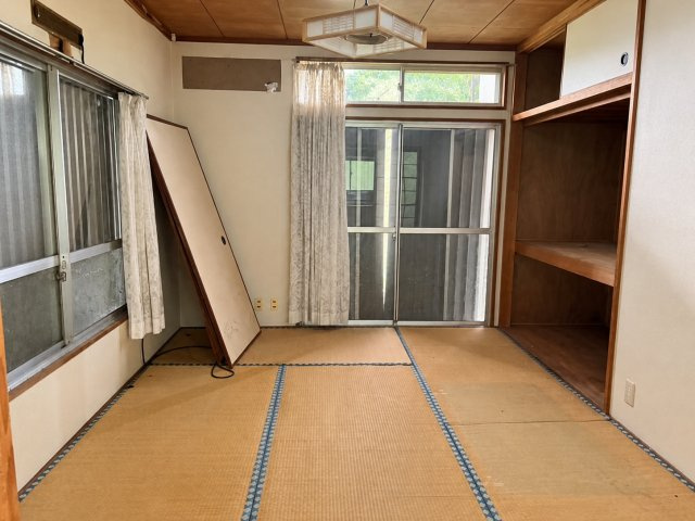 150万円、5DK、土地面積137m2、建物面積99.79m2　7つの部屋と広々とした縁側を備えた、生活動線にゆとりのある大型平家間取りです。