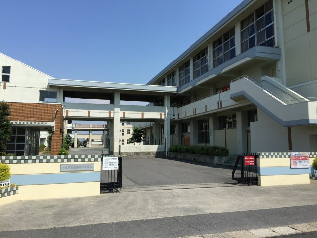 尾西第三中学校（約500ｍ）