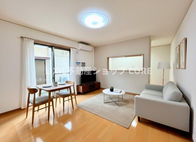 家族と過ごす時間を大切にしたい方にぴったりの明るくゆとりある住空間です。(AIで修正しています)　　