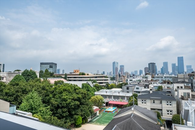開放感あふれる景色が広がる心地よい眺望です！遠くまで見渡せる空間で日々の疲れもすっきり癒せますね！