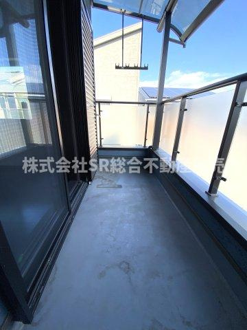 バルコニー広めで洗濯物をたくさん干せます！