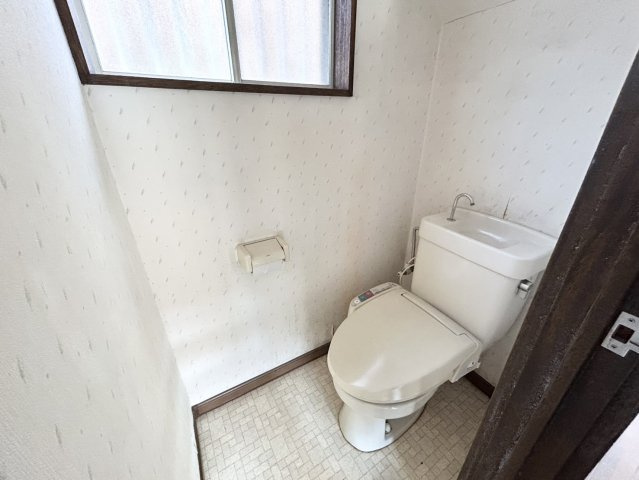トイレは大きさや形、機能、抗菌性などが異なる多種多彩なタイプが各メーカーから出ています。それぞれに良さがあるため、事前にどういったタイプのトイレがいいのかをご家庭内で決めて、内見に行くといいでしょう。