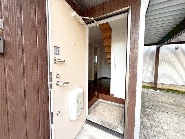 カーポートから濡れずに帰れます♪♪