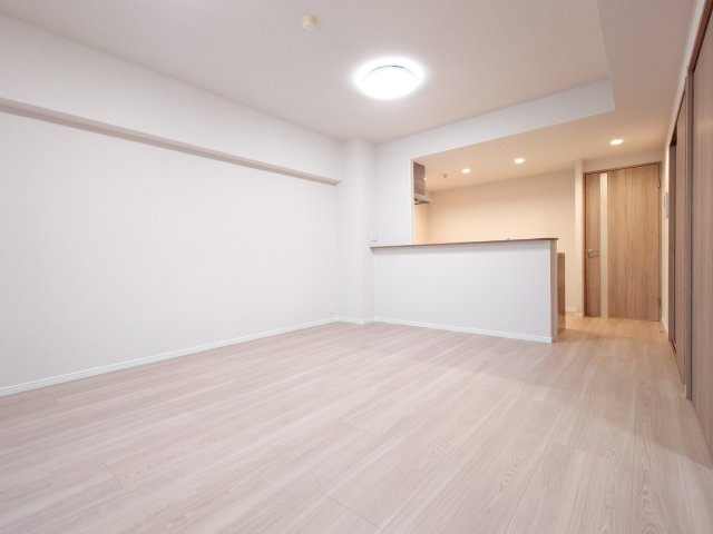 【リノベーション仕様】開放感のある角住戸！洋室を広げてＬＤＫ22帖以上で使うこともできます♪
