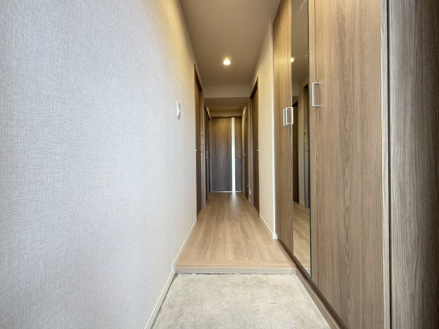 【新品】建具、扉、デザインクロス、フローリング！全てが新しくなりました♪