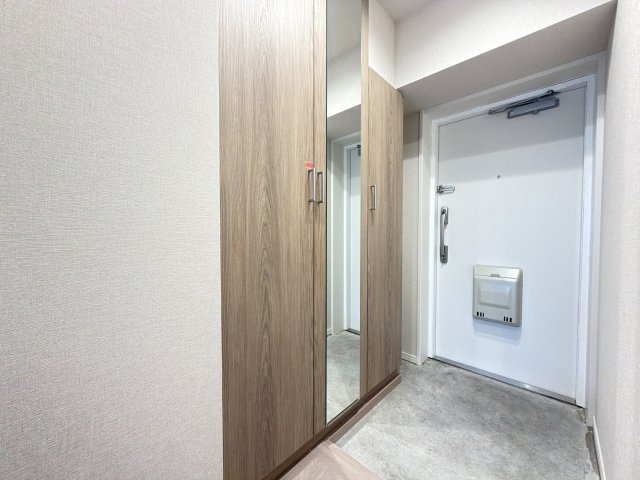 【新設】大型シューズボックス設置（トールタイプ・姿見ミラー付き）、靴もたくさん収納できます♪