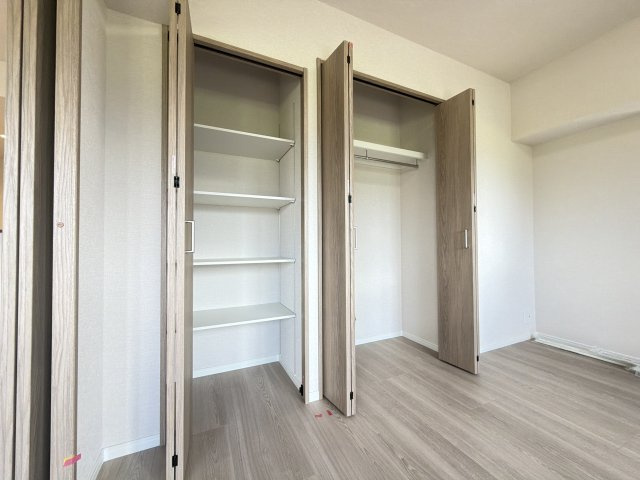 【新設】全洋室クローゼット設置！可動棚など、収納が豊富です♪