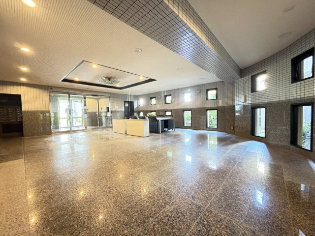 【エントランスホール】オートロック、管理人在中です♪