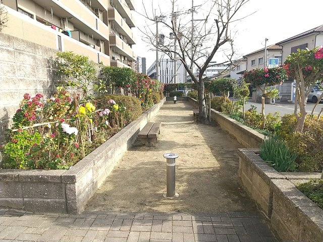 【隣接公園】お子様の遊び場です♪