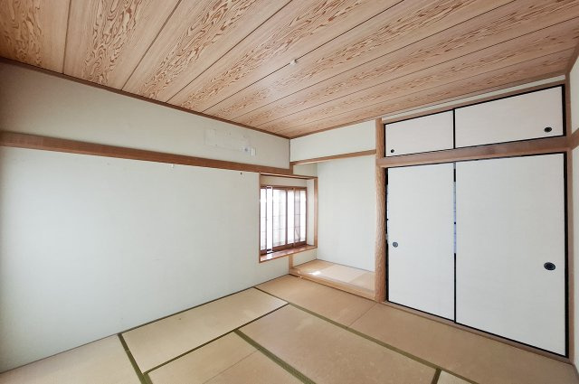 和室：8帖のゆとりある和室。客間やくつろぎスペースとして活用できます。
