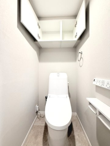 【トイレ】　清潔感のあるコンパクトなトイレ空間で、来客時にも安心してご案内いただけます。