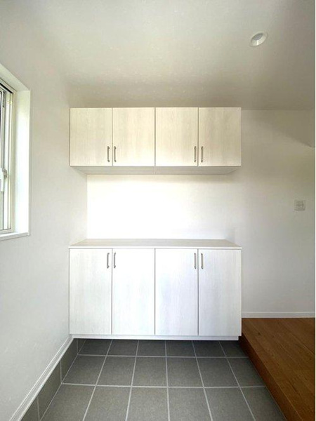 【下伊敷3丁目　モデルハウス分譲の玄関】