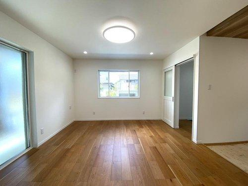 【下伊敷3丁目　モデルハウス分譲の居間】