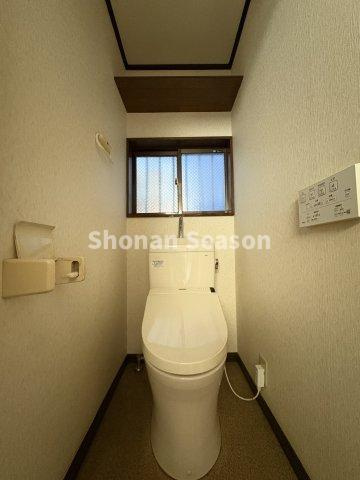 温かな便座で快適な温水洗浄便座を搭載しております。