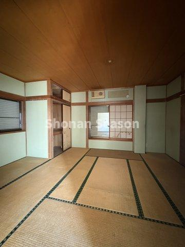 ゴロンと寝転がったり、ホッとする雰囲気のある和室です。