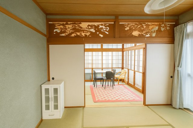 和室ならではの温かな和の空間で寛ぎの時間を過ごせます