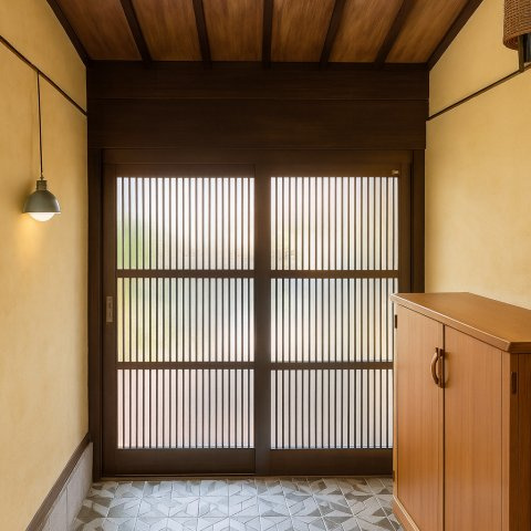 収納もある玄関です