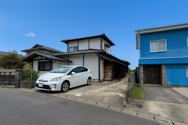 駐車場4台分あるので、車を買う予定の方も安心です